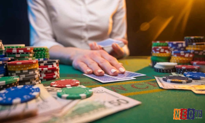 Khám phá những lưu ý quan trọng trong cách tính EV Poker từ các tay chơi