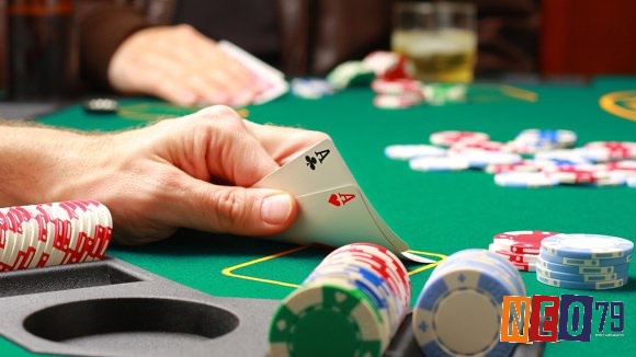Một số điểm phân biệt xì tố và poker về các chiến thuật chơi đặc sắc