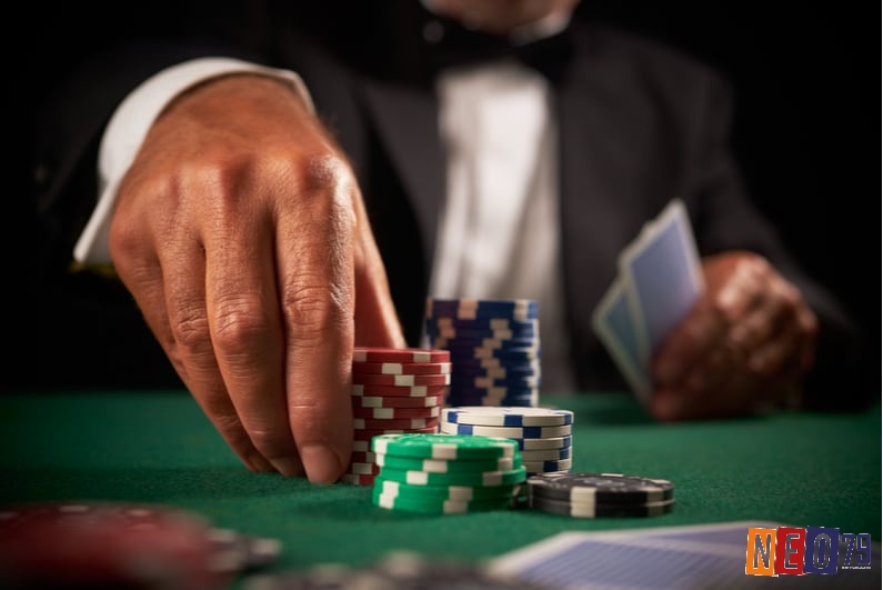 Tìm hiểu về ưu điểm và nhược điểm khi anh em cược thủ áp dụng chiến lược Steal Poker